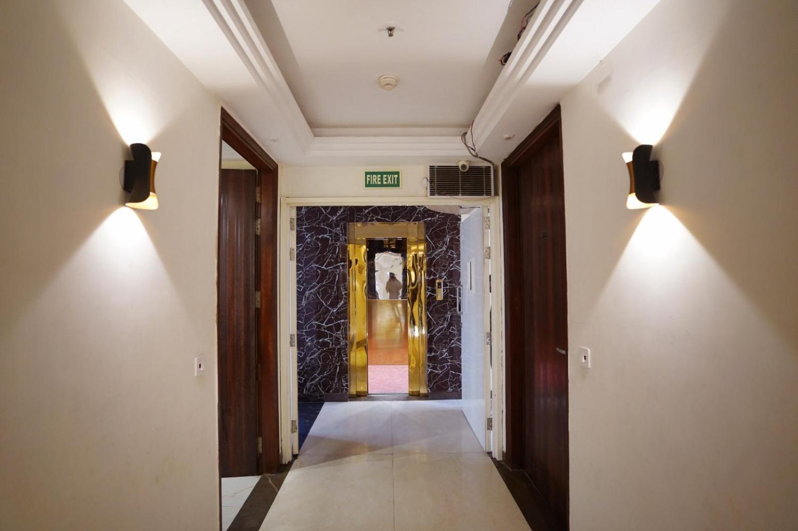 Hotel Leo Saffron - Pitampura Delhi  Dış mekan fotoğraf