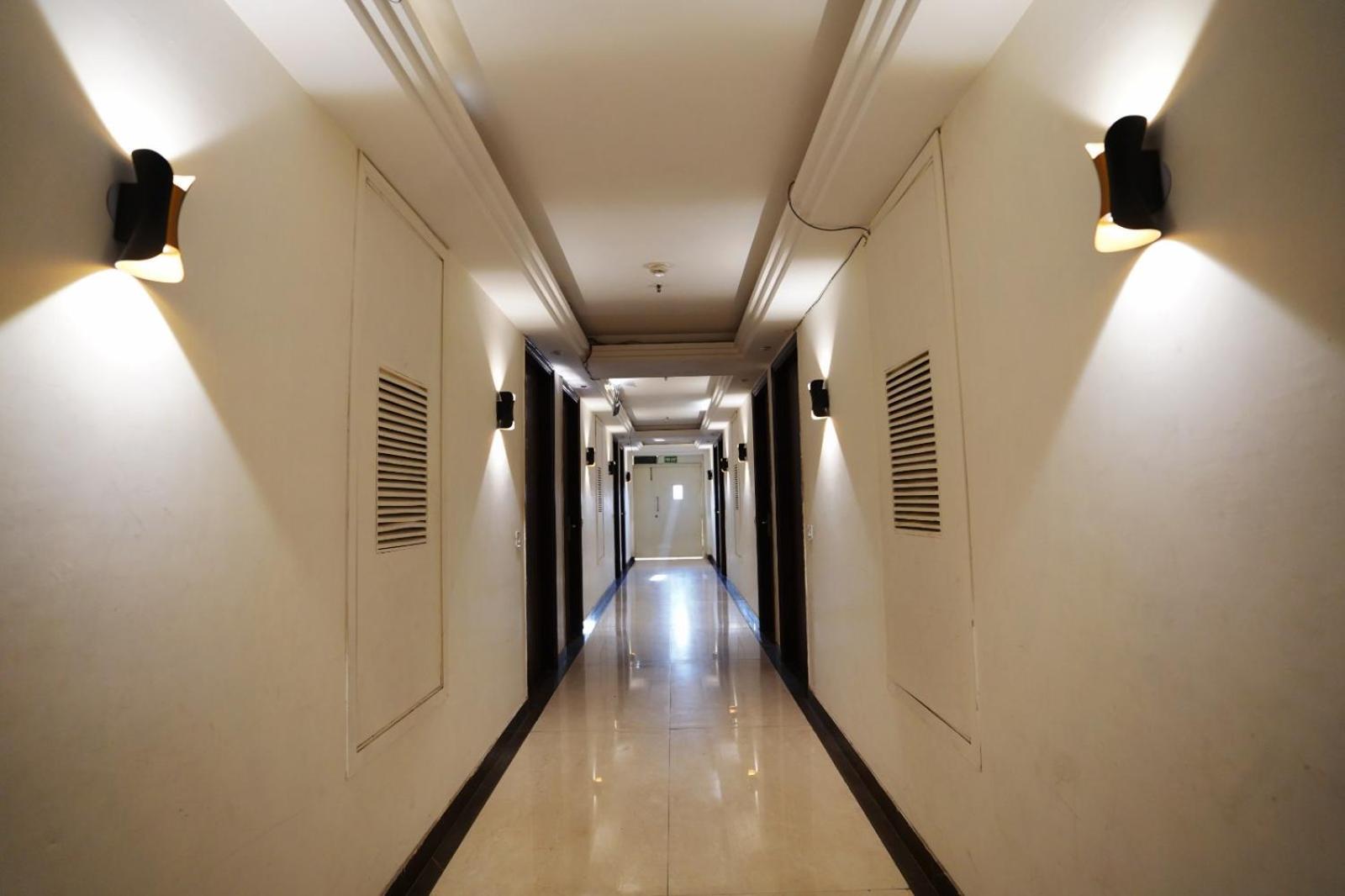 Hotel Leo Saffron - Pitampura Delhi  Dış mekan fotoğraf