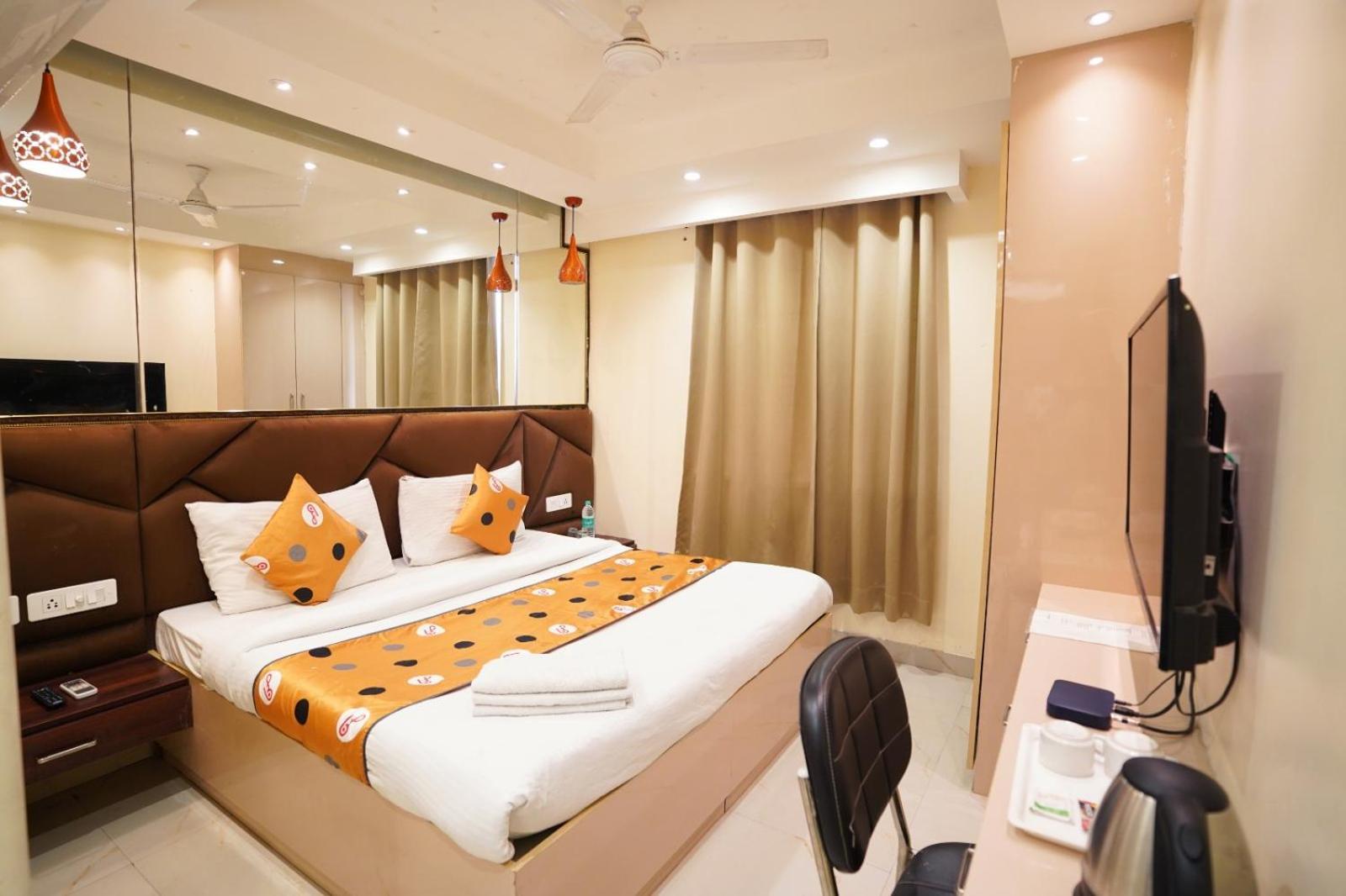 Hotel Leo Saffron - Pitampura Delhi  Dış mekan fotoğraf