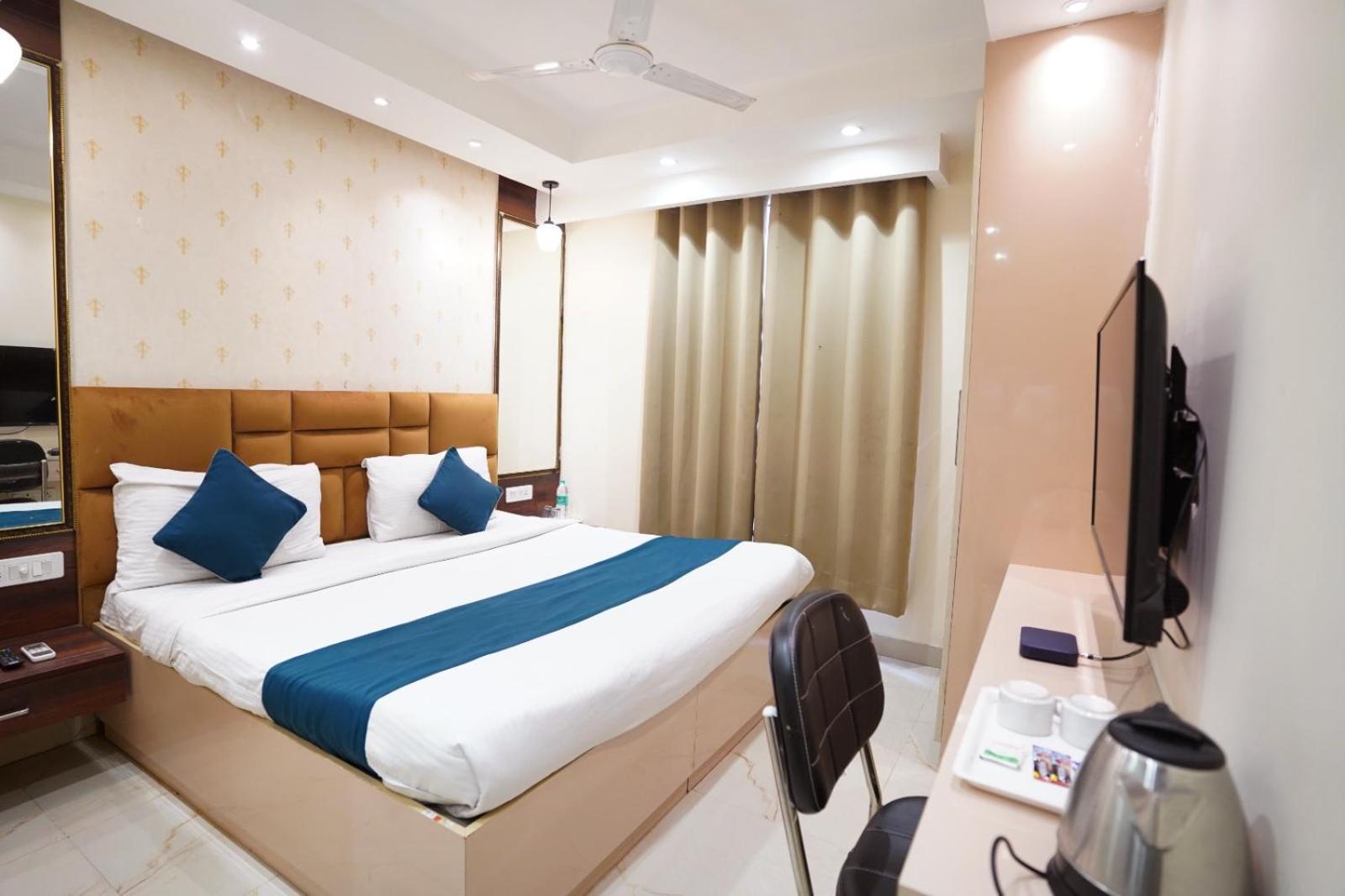 Hotel Leo Saffron - Pitampura Delhi  Dış mekan fotoğraf